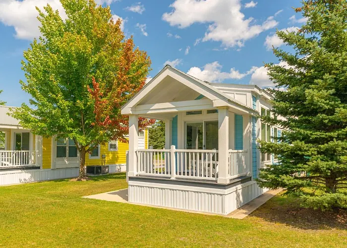 Hotel near College: Sun Outdoors Petoskey Bay Harbor